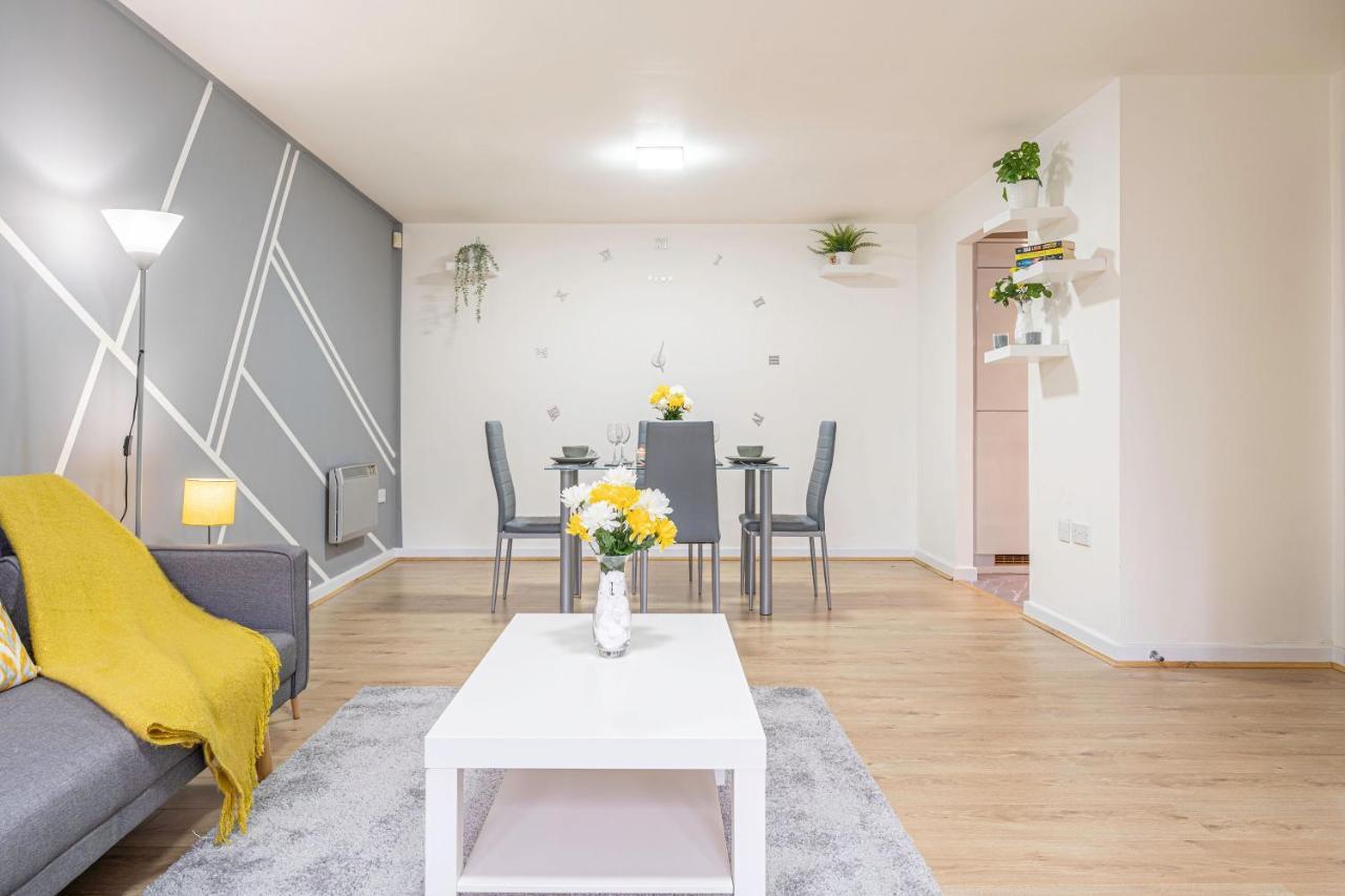 Riley House Spacious City Apartment Coventry Exterior photo